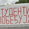 Profesor Univerziteta u Novom Sadu fizički napadnut pred porodicom zbog nalepnica "Studenti pobeđuju"
