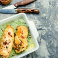 Sočna giros piletina sa pomfritom i tzatzikijem: Recept za savršen porodični obrok