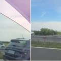 (Video) Vozači se vraćaju u kontra smeru! Posle saobraćajke, novi haos na auto-putu kod Pećinaca hitno se oglasili Putevi…