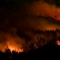 Gori preko 800 hektara površine: Ogromna vatrena buktinja guta sve pred sobom (video)