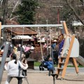 "Ako nemate kapacitet da dete volite, mazite i slušate... ne pravite ga!" Srpkinja objavom pokrenula žestoku raspravu na…