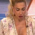 Jovana Jeremić se vratila na Pink: Pokazala nove silikone u cvetnom miniću, gosti ne znaju šta ih je snašlo