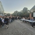 Vizija promene - Imamo rešenje: Novosadski srednjoškolci organizovali tribinu ispred Jovine gimnazije
