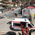 Preticao kolonu vozila motorom, pa se zakucao u reno klio: Saobraćajna nezgoda u Užicu u zoni škole, dvoje lica povređeno