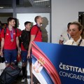 Košarkaši Srbije doputovali u Beograd, navijači pozdravili reprezentativce