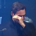 Dok Novak slavi, Federer plače na koncertu! Nije mogao da zaustavi suze, grcao zbog legende! (video)