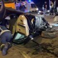 Pogledajte snimke nakon stravične nesreće kod Mostarske petlje: Automobil završio na krovu, vatrogasci jedva izvukli…