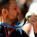 Novak Đoković izgubio zlatnu medalju iz Pariza! Počeo da paniči i seo u avion - u kući nastala drama