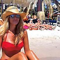 Melina Džinović pršti nauljena na plaži, a tek kako kida ferari crveni bikini: Ima noge od dva metra i telo top modela kad…