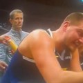 Nikad ga niste videli ovakvog na tajm-autu! Nikola Jokić urlao na saigrača, održao lekciju preplaćenoj zvezdi (video)