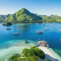 Spaseno više od 560 ljudi sa zapaljenog trajekta u Indoneziji, troje poginulo