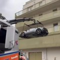 Parkirao "ferari" vredan 400.000 evra na terasi stana u Beču: Ljudi u neverici, ovako nešto nije viđeno (video)