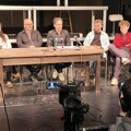 Gogoljev mali čovek, koji ćuti, izvršava i ne pita, na sceni subotičkog pozorišta