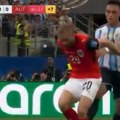 Mnogi smatraju da je ovo za crveni karton Argentinca: Lautaro namerno udario protivnika?