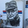 U centru Inđije osvanuo mural Ratku Mladiću, zgrada preko puta Pošte označena kao „Trg Ratka Mladića“
