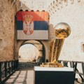 Larry O’Brien stigao u Beograd: Legendarni trofej NBA lige u društvu košarkaških velikana