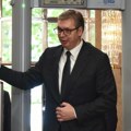 „Laki je malo nervozan“: Snimak Vučića sa terase na Andrićevom vencu trenutno je hit na mrežama