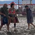 Burning Man: Tokom nevremena jedna osoba stradala, hiljade posetilaca zaglavljeno u blatu na poznatom festivalu u Americi