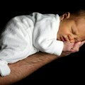 Skrining za rano otkrivanje spinalne mišićne atrofije za tri meseca spasao dve bebe