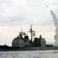 Nema straha od Amerike: Jemenski Huti ispalili raketu na američki razarač USS Karni, pogodili i zapalili britanski tanker