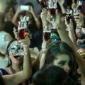 Sve više maloletnika konzumira alkohol: Novi trend među decom, piju takmičarski-brzo, mešaju pića