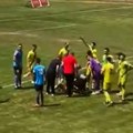 Skandal na meču juniora u Foči Nakon koškanja mladi fudbaler završio u nesvesti i u bolnici (video)