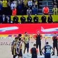 Utakmica Fenerbahče - Partizan krenula minutom ćutanja zbog stravične nesreće u Novom Sadu