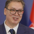 „Vučić ismeva studente“: Regionalni mediji prenose kako predsednik Srbije pravi sendviče