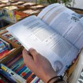 Od danas roditeljima na račune leže po 10.000 dinara: Počinju uplate za udžbenike prvacima u Čačku