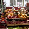 Trešnja je u Srbiji luksuz, skupa u proizvodnji, još skuplja na pijaci - a banane na akciji