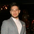 Zaveo maloletnu ćerku kolege pa tvrdio da ga je prevarila: Pevač verio pet godina stariju, a o njegovoj burnoj romansi brujala…