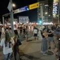 BLOKIRANA raskrsnica kod Zastavinog solitera na 24 ČASA: I u Kragujevcu skup podrške UHAPŠENIM STUDENTIMA (FOTO)