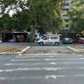 „Audijem“ udario u saobraćajni znak na niškom Bulevaru Nemanjića kada je izlazio iz kružnog toka