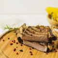 Sočne lovačke šnicle u marinadi od crnog vina, majčine dušice i origana