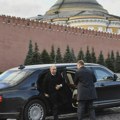 Кремљ открива да ли Путин сам вози кроз Москву