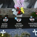 Tri godine tuge u Duboni i Malom Orašju: Porodice polažu vence, roditelji dece iz „Ribnikara“ pružili podršku