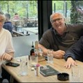 Novosadske legende na kafici Nekadašnje Vošine uzdanice, Svilar, Vujkov i Vučeković, uživali u majskom danu i prelepim…