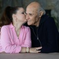 Jela je buđav hleb, pa se udala se za 41 godinu starijeg kolegu: Pevačica podelila sliku sa mužem (88), posvetila mu jake…