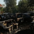 Veliki požar u Orljanu: Meštani kažu da je vatra zahvatila sedam ili osam automobila, vatrogasci spasili kuće (FOTO)