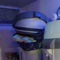 (Foto) Carinici na Bajakovu otvorili aparat za kafu i zinuli u neverici! Vozač autobusa iz Srbije natrpao unutra silne evre…