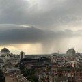 Crveni alarm u Srbiji, stravična oluja stiže danas! Drastičan pad temperature uz pljuskove, orkanski vetar i grmljavinu