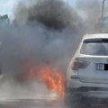 Nova nesreća kod Mladenovca Gori BMW nasred puta (foto)