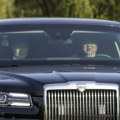 Putin Kim Džong Unu poklonio limuzinu Aurus sa pobedničkim brojem na tablici