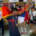 Novak ne ispušta srpsku zastavu, ni za užičko kolo! Napravio je haos u olimpijskom selu u Parizu