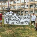 „Ovo je sramota, ali ne naša“: N1 sa roditeljima iz Bačke Palanke koji su krenuli peške za Beograd