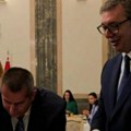 Predsednik na rođendanskom slavlju! Vučić Petri rođenoj na Dan srpskog jedinstva pevao pesmu za 14. rođendan! Sladili se i…