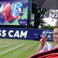Arina Sabalenka kao "provodadžija": Parovi se ljubili na velikom ekranu, a onda je Beloruskinja sve nasmejala