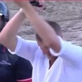 VIDEO Jokić polivao šampanjcem džokeja, članove tima i sebe: Ovako do sada ništa nije proslavio kao pobedu konja
