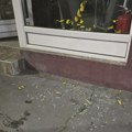 Maskirani napadači razbili izlog kafića u Valjevu, maloletni sin vlasnika prebačen u Urgentni