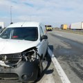 Stradao muškarac Detalji stravične nesreće kod Pećinaca, dvoje povređeno, hitno prevezeni u bolnicu
